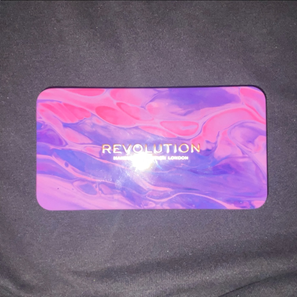 NWT Revolution Dynamic Duo Face Palette